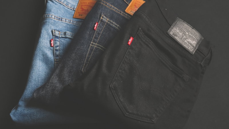 เสื้อ 1 ตัว ใช้น้ำ 2,700 ลิตร: ผลกระทบที่ซ่อนอยู่ในตู้เสื้อผ้า