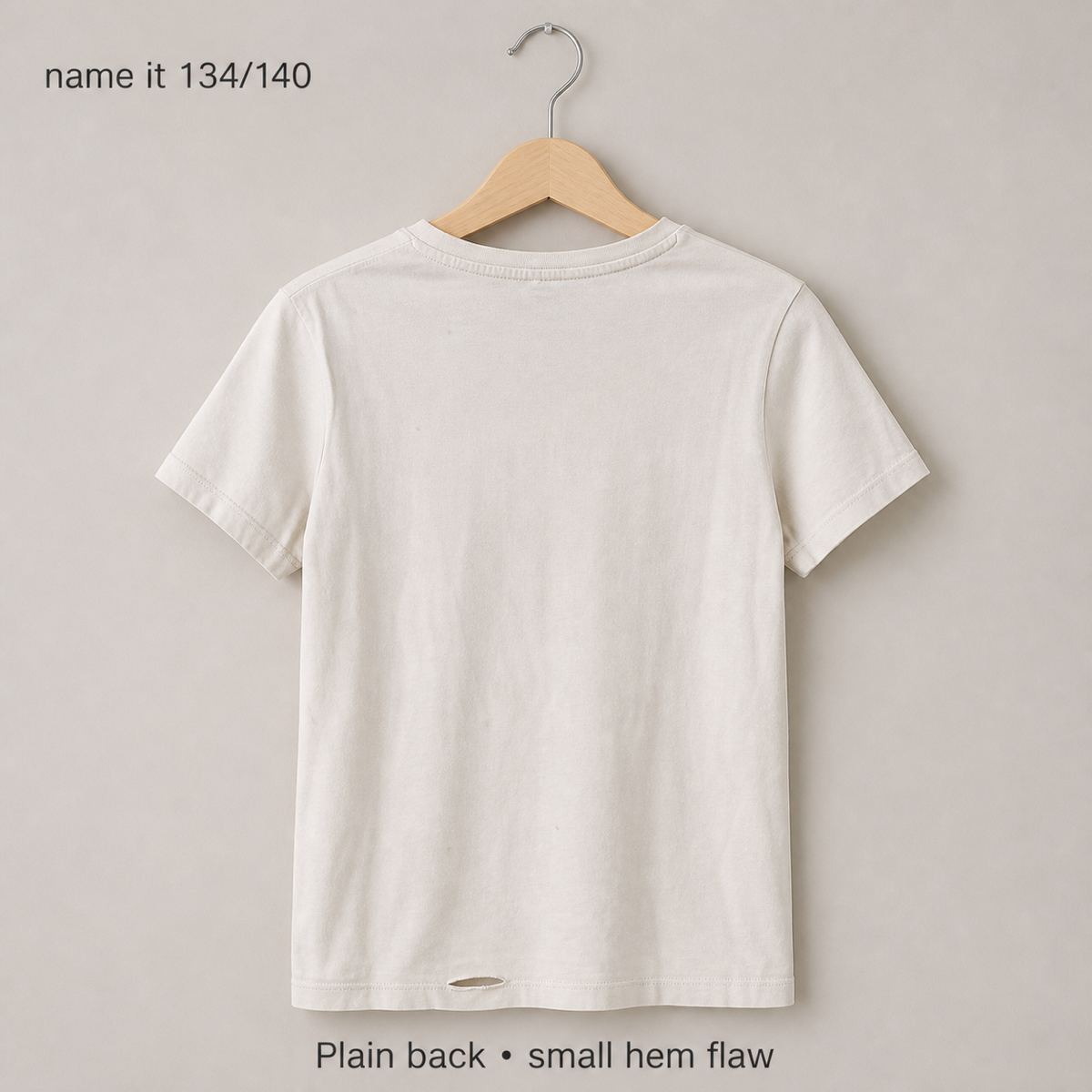 name it เสื้อยืดลายฮีโร่สีขาว