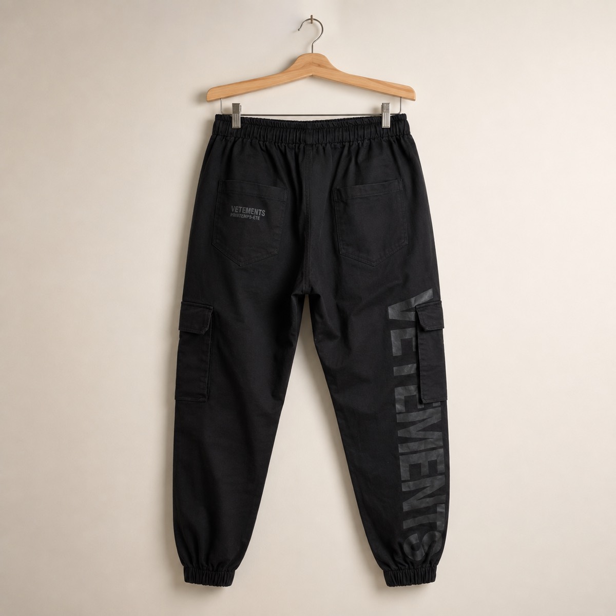 VETEMENTS กางเกงจ็อกเกอร์มินิมอลสีดำ